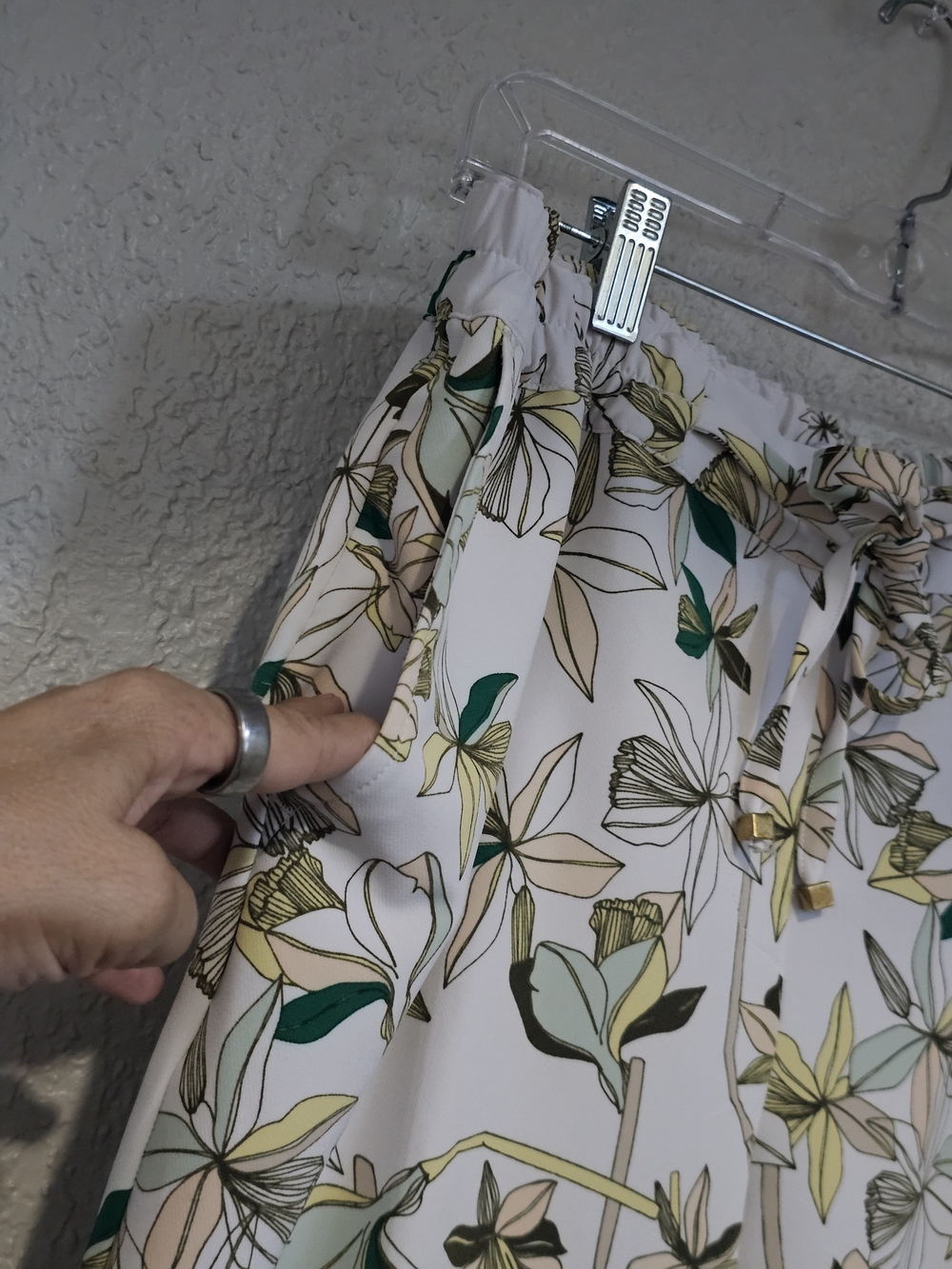 Liz Claiborne White Floral Ankle Pants - Picture 7 of 8